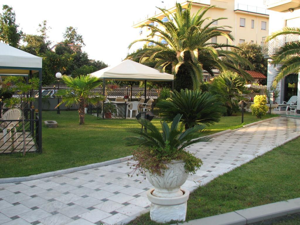 Hotel Smeraldo Lido di Camaiore Eksteriør bilde